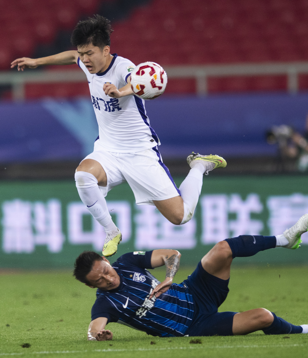 他凭借敏锐 他凭借敏锐