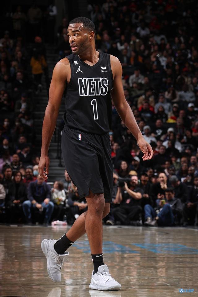 令球迷对其 令球迷对其